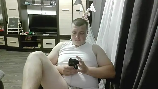 Snapshot of gamblingbum chatting on June 19, 2026, 10:24 pm gamblingbum online show from June 19, 2026, 10:24 pm