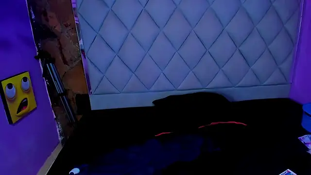 venusowen  online show from September 22, 2025, 1:35 pm