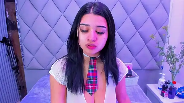 venusowen  online show from October 16, 2025, 12:50 pm