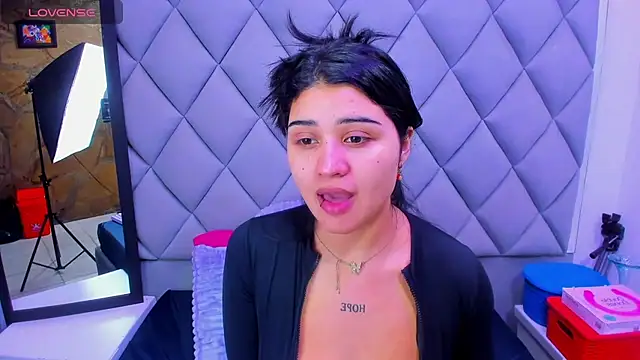 venusowen  online show from November 14, 2025, 2:16 pm