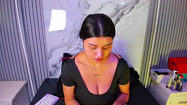 Snapshot of venusowen_ chatting on April 3, 2026, 12:58 pm venusowen online show from April 3, 2026, 12:58 pm