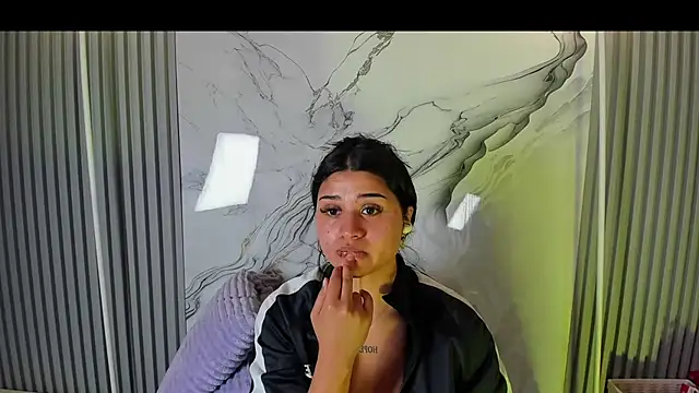 venusowen  online show from May 27, 2026, 2:14 pm
