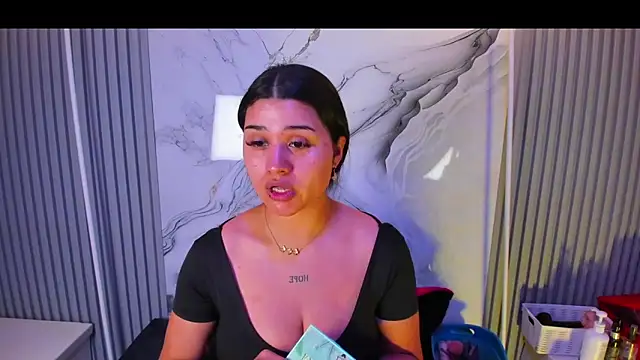 venusowen  online show from May 28, 2026, 2:14 pm