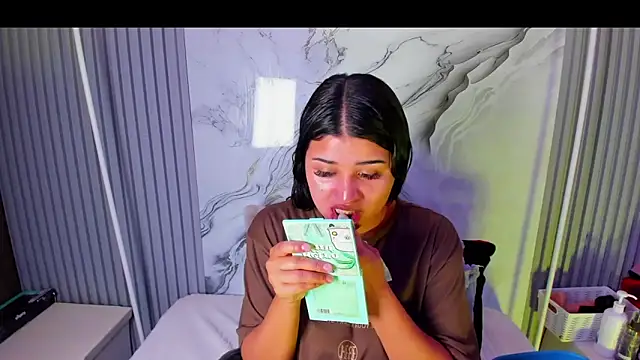 venusowen  online show from June 1, 2026, 1:46 pm