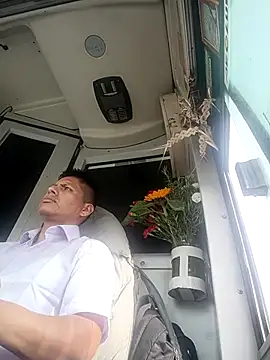 alexchir4 online show from November 7, 2025, 9:04 pm