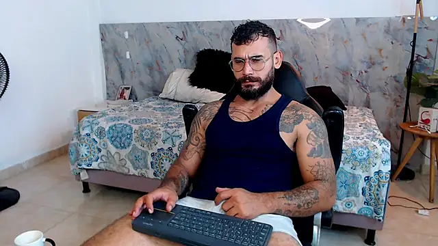 hanz col online show from November 21, 2025, 2:43 am