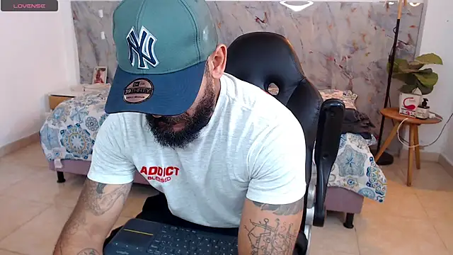 hanz col online show from December 3, 2025, 3:43 pm