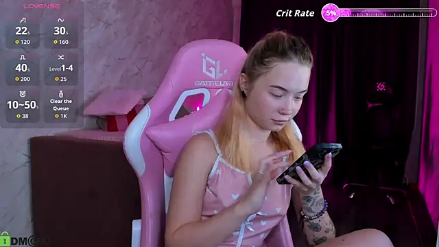 Kira yoon online show from October 18, 2025, 12:35 am