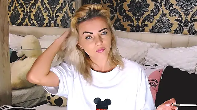 Aly girl1 online show from October 5, 2025, 9:07 am