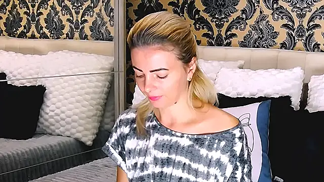 Aly girl1 online show from October 10, 2025, 10:03 am