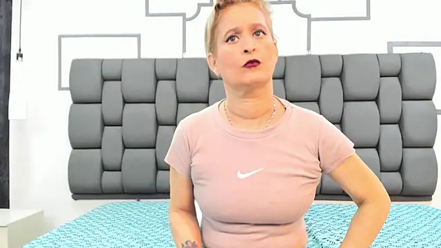 Jade squirtt online show from October 17, 2025, 12:41 pm