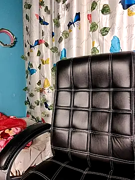 Reena Singh53 online show from February 12, 2025, 2:43 pm