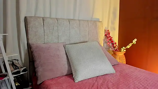 Snapshot of Little_Ivy chatting on September 25, 2025, 7:06 pm Little Ivy online show from September 25, 2025, 7:06 pm