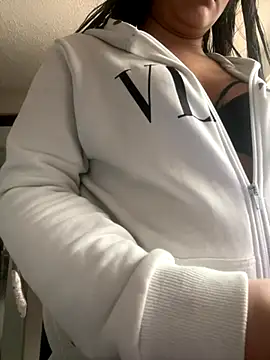 Little Ivy online show from November 22, 2025, 1:54 pm