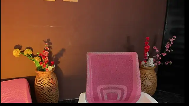 Little Ivy online show from December 2, 2025, 6:58 pm