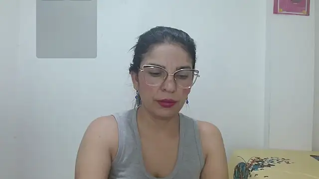 anybellucci43 online show from December 12, 2024, 3:32 am