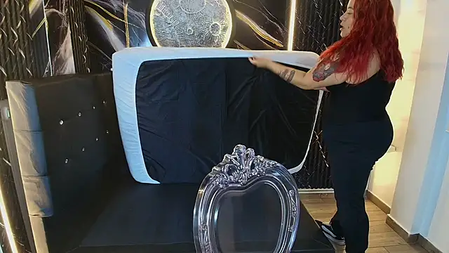 Bruja  Scarlata online show from December 1, 2025, 11:26 am