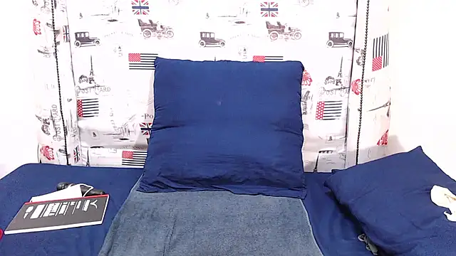 Snapshot of Honeybumsx32 chatting on September 14, 2025, 6:01 am Honeybumsx32 online show from September 14, 2025, 6:01 am