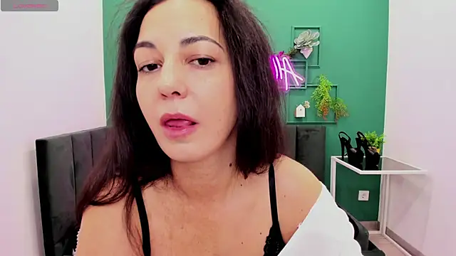 Linda Insatiable online show from November 28, 2025, 1:41 am