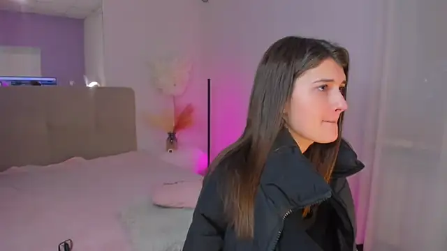 Laura Leee online show from March 19, 2025, 9:49 am