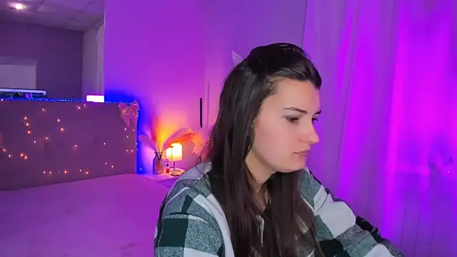 Laura Leee online show from April 8, 2026, 5:07 am