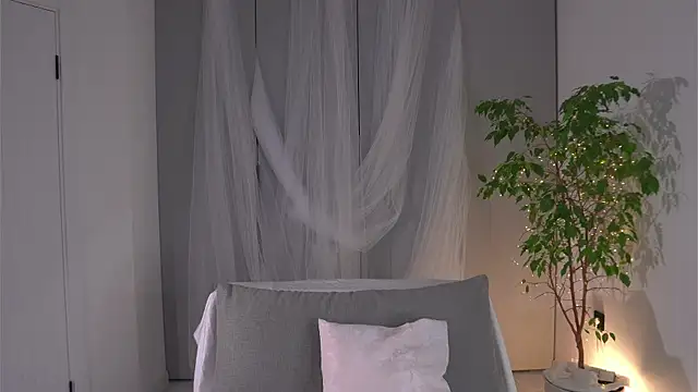 Snapshot of lorrie_love_story chatting on November 16, 2025, 7:03 am lorrie love story online show from November 16, 2025, 7:03 am