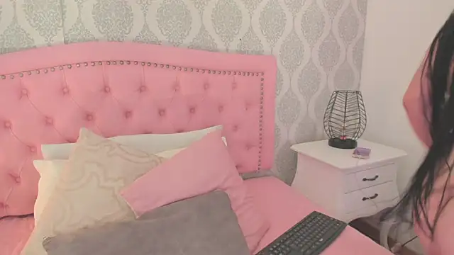 martina rivera  online show from December 15, 2025, 11:58 am