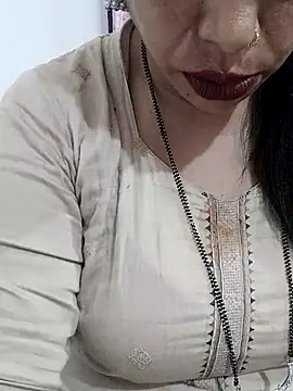 Urmila bhabhii online show from February 25, 2026, 3:27 am