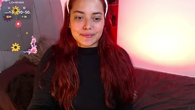 VictoriaMontero30000 online show from March 6, 2025, 9:20 pm