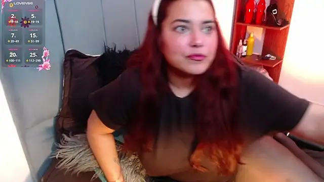 VictoriaMontero30000 online show from March 12, 2025, 9:45 pm