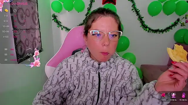 Snapshot of Susana_garcia_ chatting on December 13, 2024, 10:23 pm Susana garcia online show from December 13, 2024, 10:23 pm