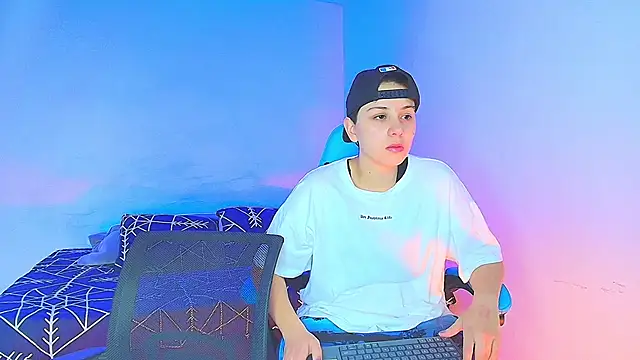 aron wi online show from December 23, 2024, 9:18 pm