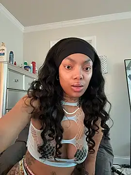 butterflybootyy online show from March 7, 2026, 6:05 pm