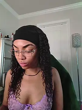 Snapshot of butterflybootyy chatting on May 15, 2026, 11:17 am butterflybootyy online show from May 15, 2026, 11:17 am