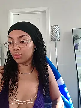 Snapshot of butterflybootyy chatting on May 18, 2026, 12:11 pm butterflybootyy online show from May 18, 2026, 12:11 pm
