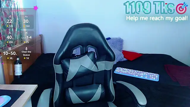Snapshot of -Gwen- chatting on May 13, 2026, 8:34 am -Gwen- online show from May 13, 2026, 8:34 am