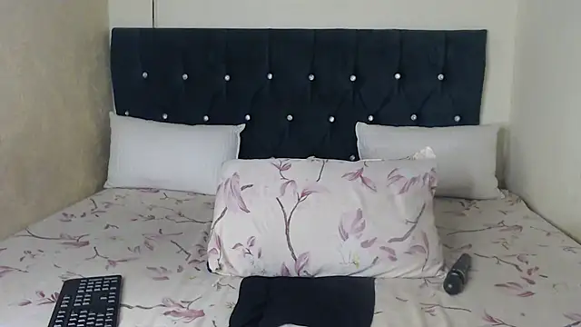 BhadBhad Kitty online show from December 6, 2024, 1:51 am