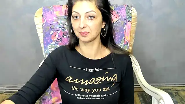 DivinSandra online show from December 3, 2024, 9:11 am