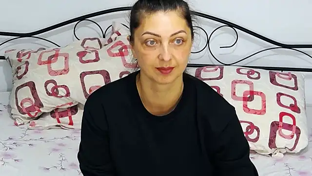 DivinSandra online show from February 7, 2025, 6:45 am