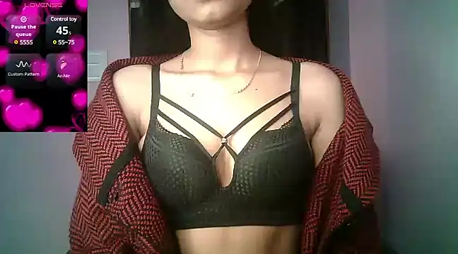 Snapshot of Aaisha_urs chatting on January 7, 2025, 6:27 am Aaisha urs online show from January 7, 2025, 6:27 am