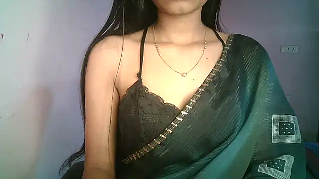 Snapshot of Aaisha_urs chatting on February 8, 2025, 6:01 am Aaisha urs online show from February 8, 2025, 6:01 am