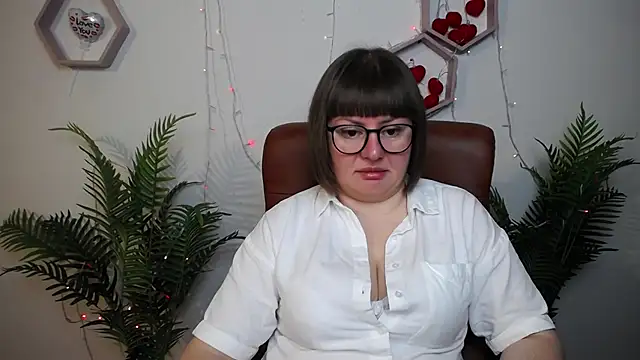 ZannaDreil online show from April 14, 2026, 6:14 pm