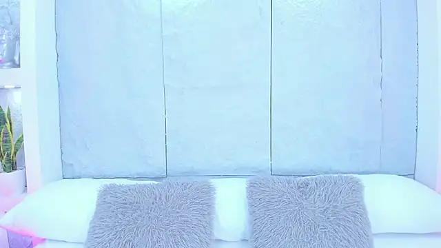 AvyMilton online show from September 26, 2025, 11:36 am