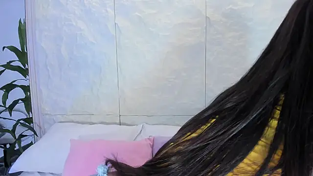 AvyMilton online show from December 1, 2025, 11:37 am