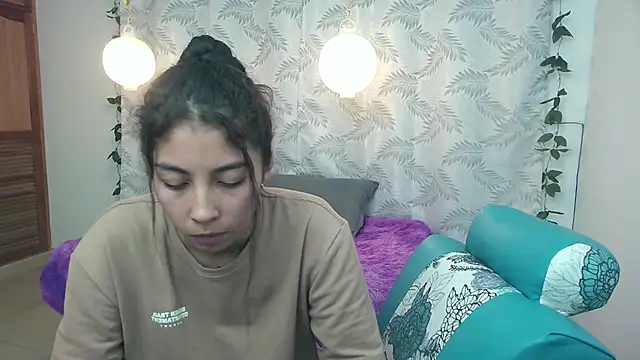 Mya paris online show from January 30, 2025, 1:33 am