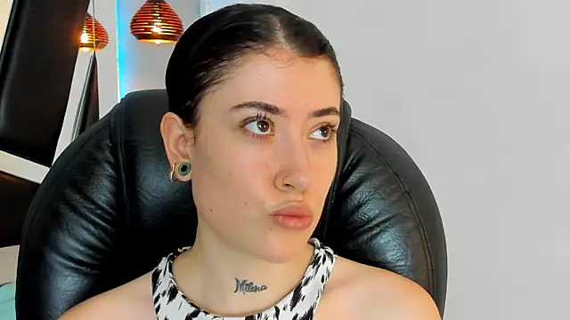 melody suarez online show from December 10, 2024, 8:16 pm