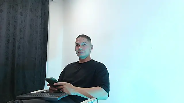 dominick crawford01 online show from February 1, 2025, 11:27 pm