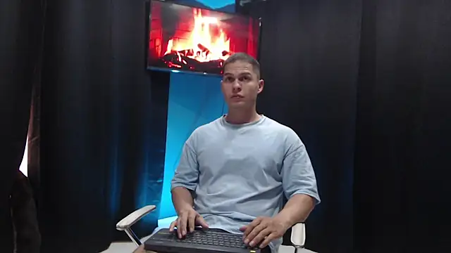 dominick crawford01 online show from February 27, 2025, 9:14 pm