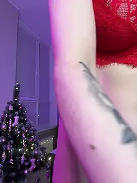 LoveLuna  online show from December 18, 2024, 6:35 pm