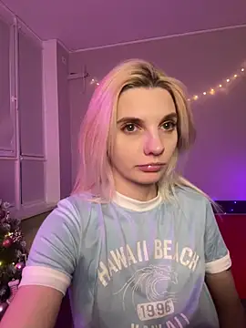 LoveLuna  online show from January 2, 2025, 1:27 am